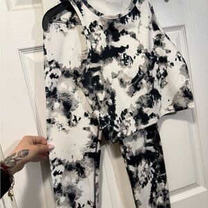 Black and White Abstract Print Activewear Set